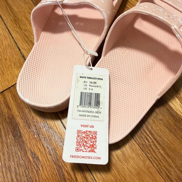 NWT Freedom Moses Pink Terrazzo Double-Buckle Slide Sandals Size 8-9 - Picture 5 of 7